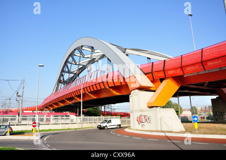 Pont de chemin de fer moderne dans la région de Padoue, Padoue, Vénétie, province de l'Italie Banque D'Images