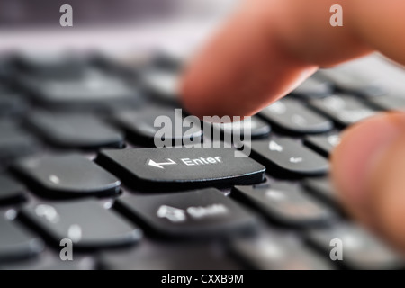 Appuyer sur la touche entrée. Banque D'Images