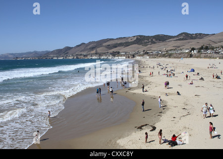 Vue en direction nord vers le bas Pismo Beach en Californie. Banque D'Images
