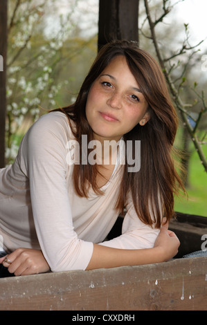 Jeune femme d'origine indonésienne, publicground Banque D'Images