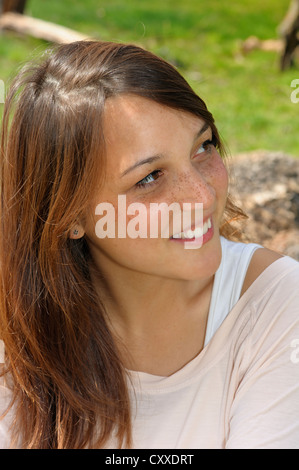 Jeune femme d'origine indonésienne, publicground Banque D'Images