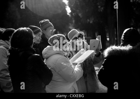 Parc Jingshan, Beijing. Les gens chanter dans le parc. Banque D'Images