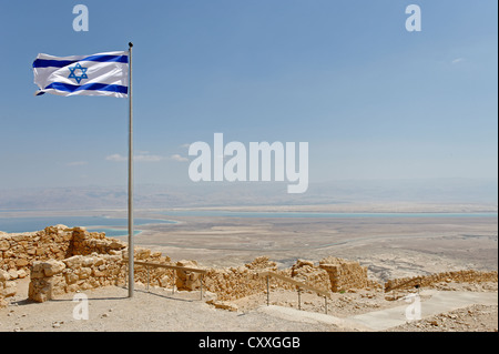 Drapeau d'Israël, le blue Star de David, forteresse de Massada juif, UNESCO World Heritage Site, Cisjordanie, Israël, Moyen Orient Banque D'Images