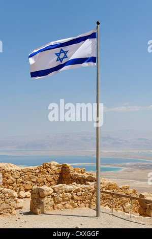 Drapeau d'Israël, le blue Star de David, forteresse de Massada juif, UNESCO World Heritage Site, Cisjordanie, Israël, Moyen Orient Banque D'Images