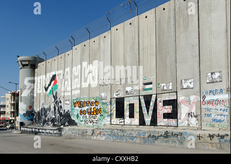 Graffiti sur un mur défensif, mur de béton, barrière de séparation israélienne, border à Bethléem, Israël, Moyen Orient Banque D'Images