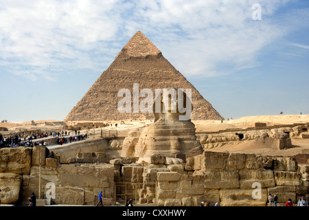 Le grand Sphinx et la Pyramide de Khafré à Gizeh Banque D'Images