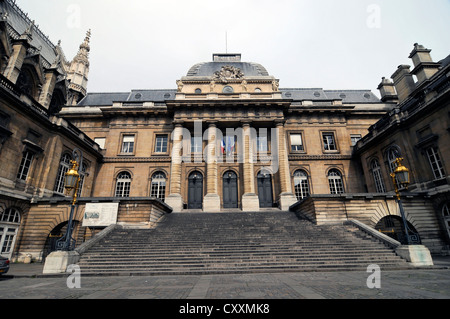 Palais de Justice, Palais de justice, à partir de la rue de la Cité, Paris, France, Europe Banque D'Images