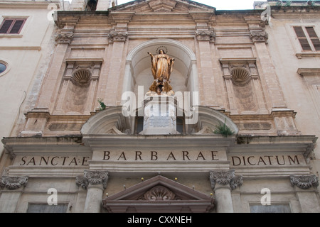 Façade d'une église sur la rue de la République, La Valette, Malte Banque D'Images