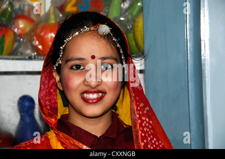 Lycéenne, portrait, Bhabha Public School, Jaipur, Rajasthan, Inde du nord, l'Asie Banque D'Images