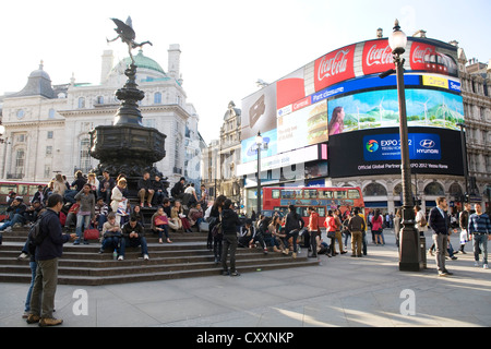 Piccadilly Circus, West End, Londres, Angleterre, Royaume-Uni, Europe, PublicGround Banque D'Images