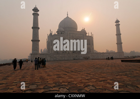 Taj Mahal, un mausolée construit par l'empereur Moghol Shah Jahan en mémoire de sa défunte première épouse Mumtaz Mahal, qui est mort en 1631 Banque D'Images