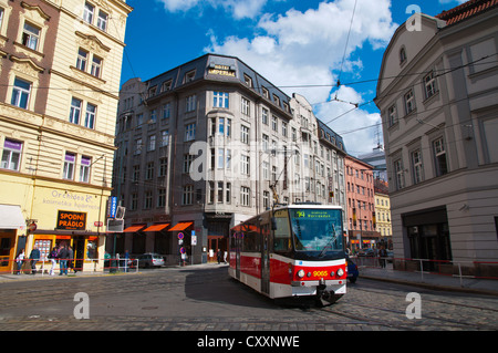 En ce qui concerne le tram Na Porici rue en face de l'Hôtel Imperial Bâtiment art déco Nove mesto nouvelle ville Prague République Tchèque Europe Banque D'Images