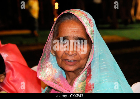 Femme indienne à un mariage, portrait, Agra, Uttar Pradesh, Inde, Asie Banque D'Images