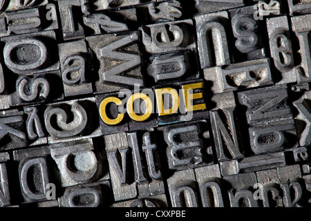 Plomb ancien lettres formant le mot 'code' Banque D'Images