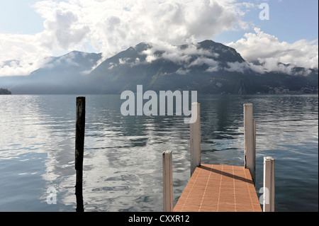 Jetée sur le lac de Lugano, Lugano, Tessin, Suisse, Europe, PublicGround Banque D'Images
