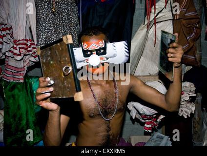 Backstage avec les danseurs de Kathakali à Fort Kochin, Inde Banque D'Images