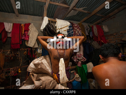 Backstage avec les danseurs de Kathakali à Fort Kochin, Inde Banque D'Images