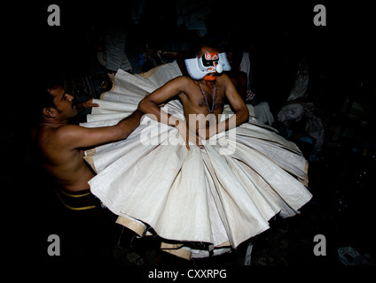 Backstage avec les danseurs de Kathakali à Fort Kochin, Inde Banque D'Images