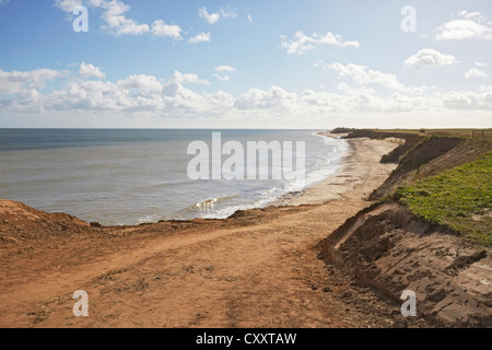 North Norfolk Happisburgh Beach road l'érosion côtière Banque D'Images