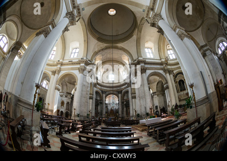 180 degrés vue fisheye circulaire de l'intérieur de l'église San Geremia à Venise, qui contient les reliques de Sainte Lucie. Banque D'Images