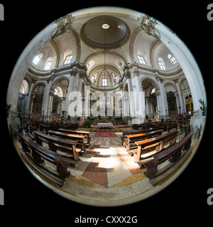 180 degrés vue fisheye circulaire de l'intérieur de l'église San Geremia à Venise, qui contient les reliques de Sainte Lucie. Banque D'Images