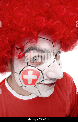 Jeune homme, fan de football avec un visage peint, drapeau national suisse Banque D'Images