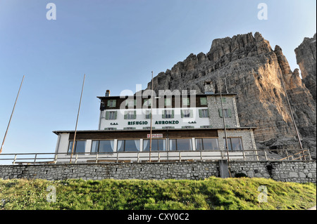 Auronzo hut Alpine, 2320m, le Rifugio Auronzo, au sud des Trois Pics, trois pics Trail, Dolomites de Sesto, Italie, Europe Banque D'Images