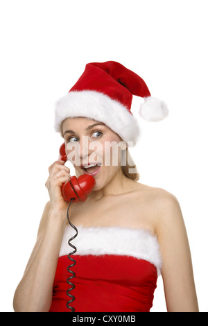 Woman wearing a Santa Claus hat robe et conversation sur un téléphone Banque D'Images