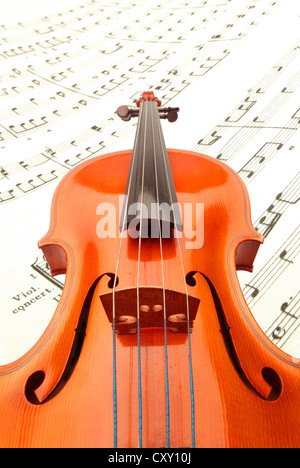 Violon sur Sheet Music Banque D'Images