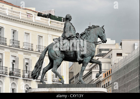 Statue équestre, monument au roi Charles III, la Puerta del Sol, Madrid, Espagne, Europe Banque D'Images