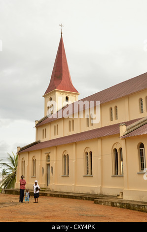 Vieille église allemande de la Mission Pallottine catholique de Kribi, construit en 1891, rénové en 2008, Kribi, Cameroun, Afrique Centrale Banque D'Images