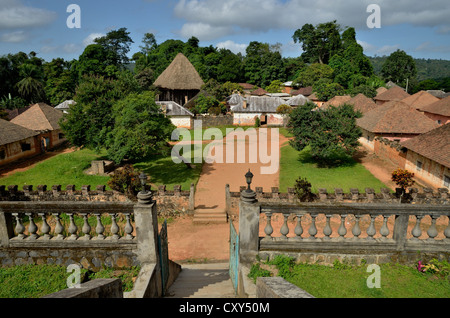 Palais de Bafut, siège du roi Fon Abumbi II, chef de l'un des royaumes traditionnels du nord-ouest du Cameroun, près de Bamenda, Cameroun Banque D'Images