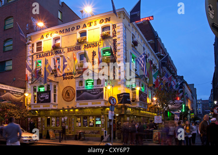 Le pub le Half-penny Bridge, Temple Bar, Dublin, République d'Irlande Banque D'Images