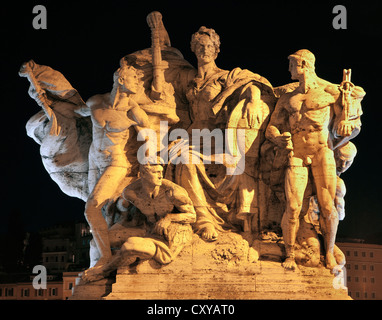 ROME, MARS - 21 : Sculpture de Vittorio Emanuele bridge at night le 21 mars 2012 à Rome, Italie Banque D'Images