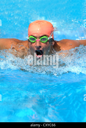 Natation nageur style papillon Banque D'Images