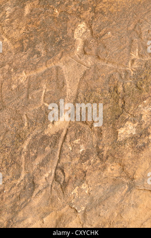 Stone Age rock sculpture d'un homme dans le site du patrimoine mondial de l'Unesco de Gobustan, avec environ 6 000 sculptures sur roc jusqu'à 40, 000 Banque D'Images