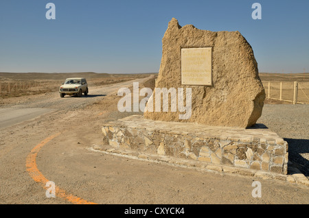 Route d'accès à l'UNESCO World Heritage site de Gobustan, avec environ 6 000 sculptures sur roc jusqu'à 40 000 ans, à proximité du quartier Banque D'Images