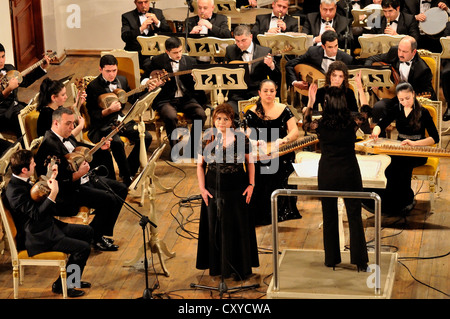 Concert de l'Orchestre d'état d'Azerbaïdjan pour la musique traditionnelle dans la salle Philharmonique construit 1912 à Baku, Azerbaïdjan Banque D'Images