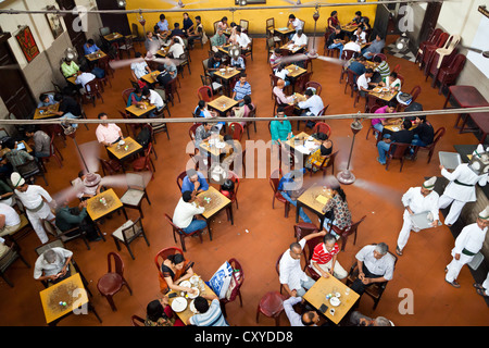 Vue à l'Indian Coffee House dans la rue College à Kolkata, Inde Banque D'Images