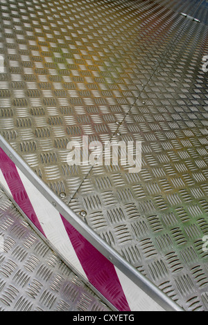 Checkerplating en acier inoxydable. Banque D'Images