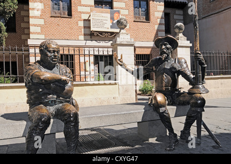 Don Quichotte et Sancho Panza, monument situé en face de la maison natale du poète Miguel de Cervantes, musée, Alcala de Henares, Espagne Banque D'Images