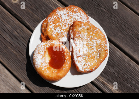 Donuts et beignets de prunes, restaurant, Gfoelleralm Haute-styrie, Styrie, Autriche, Europe Banque D'Images