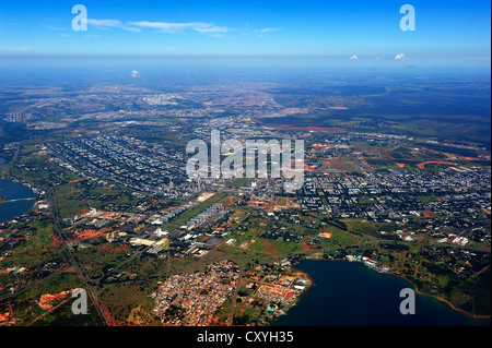 Riposte ville de Brasilia, construire dans la forme d'un aéronef par l'urbaniste Lucio Costa et l'architecte Oscar Niemeyer, vue aérienne Banque D'Images