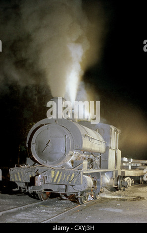 Un Écossais Stewart construit 5'3'' 0-4-0 ST 1903 jauge pendant sa journée de corvées à sa charpente métallique à Mogi Das Cruzes.14-11-1978. Banque D'Images