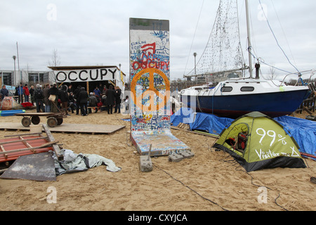 Camp du mouvement Occupy Berlin à la plage de presse fédéral site dans le quartier du gouvernement, peu avant le camp était Banque D'Images