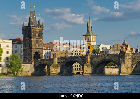 Karluv Most, le Pont Charles, de l'autre côté de la rivière Vltava, Prague, République Tchèque, Europe Banque D'Images