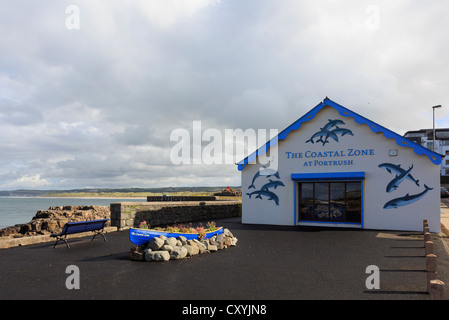 La zone côtière marine education et centre d'immeuble sur front de mer de Portrush, comté d'Antrim, en Irlande du Nord, Royaume-Uni Banque D'Images