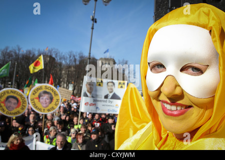 Grand rassemblement contre les coupures de subventions à l'énergie solaire par le gouvernement à Berlin-Mitte, Berlin Banque D'Images