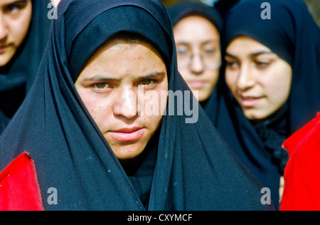 Jeunes femmes musulmanes, le port du tchador, Shiraz, Iran, l'Asie occidentale Banque D'Images