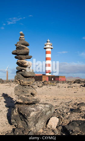 Toston phare et cairn de pierre près de El Cotillo, Fuerteventura Banque D'Images